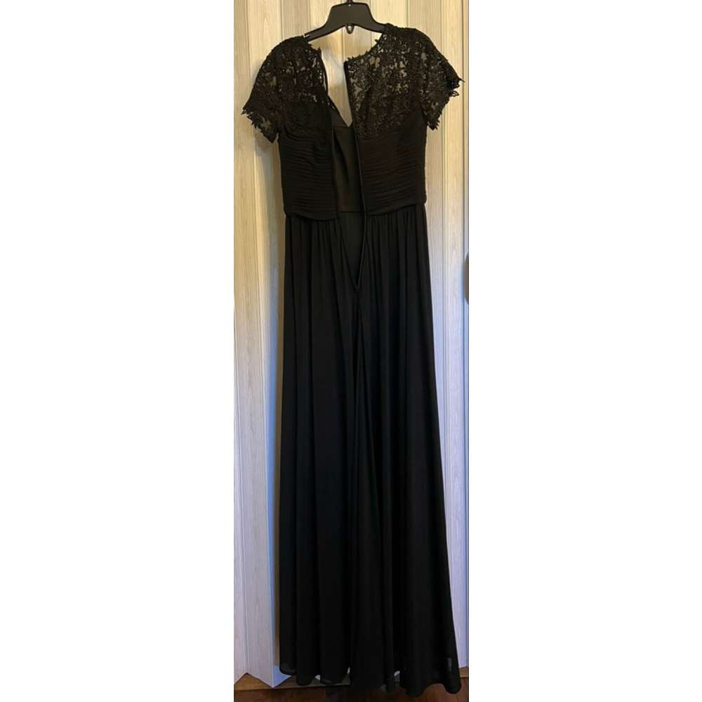 NWT La Femme Gown 29772 Floral
Embroidered Sheath Dress in Black Size 8 - Picture 6 of 11